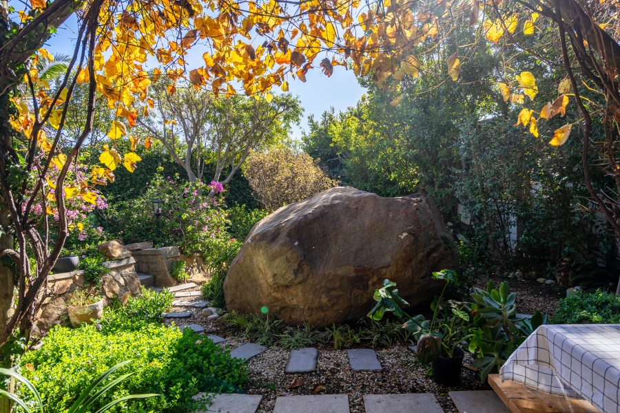 To Let 2 Bedroom Property for Rent in Camps Bay Western Cape